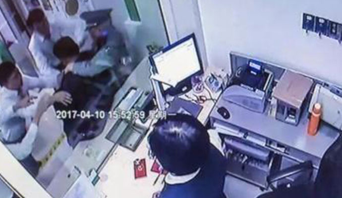 广州奇葩男子银行递字条抢劫只因想做牢