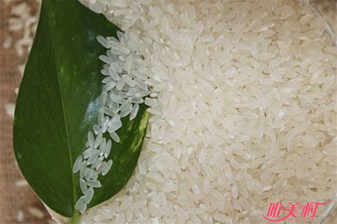 奇老太吃生米上瘾