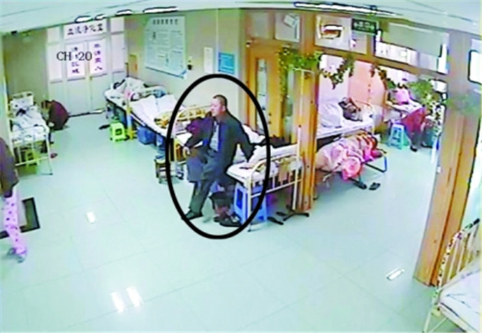 医院贴出小偷照片