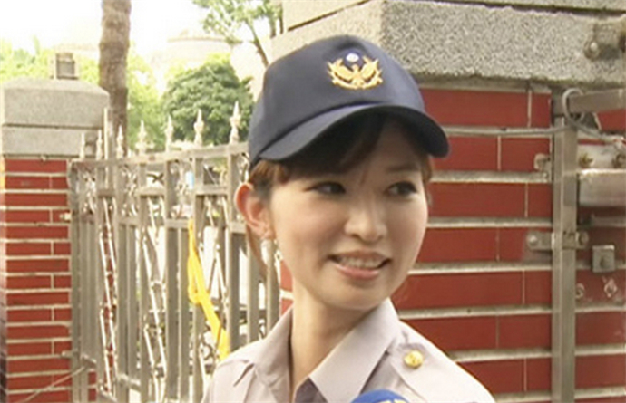 台湾美女警察走红
