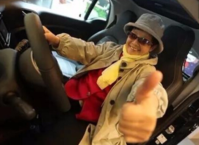 70岁奶奶考驾照