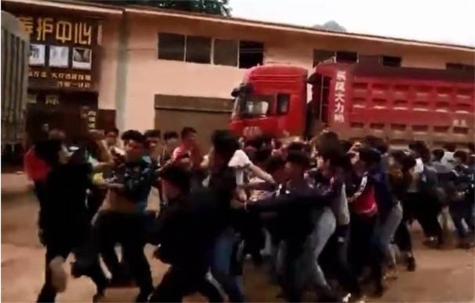 50名中学生群殴