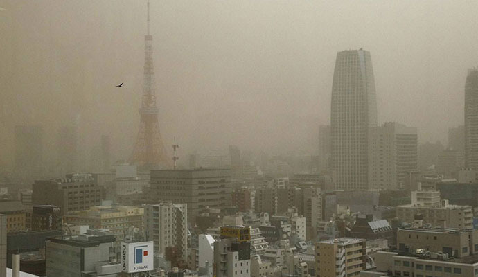 日本遭沙尘暴