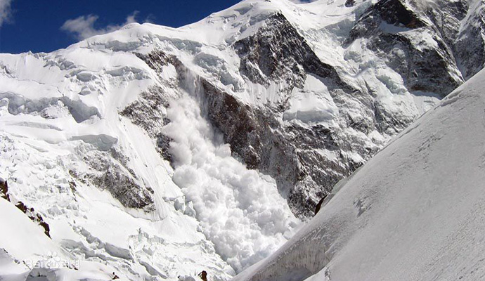 阿尔卑斯发生雪崩,阿尔卑斯雪崩,阿尔卑斯,雪崩