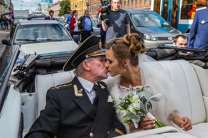 84岁俄罗斯演员娶24岁娇妻