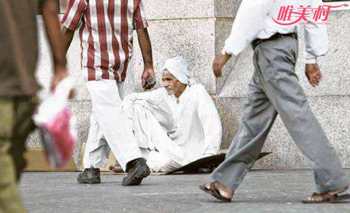 沙特乞丐们躺着赚钱