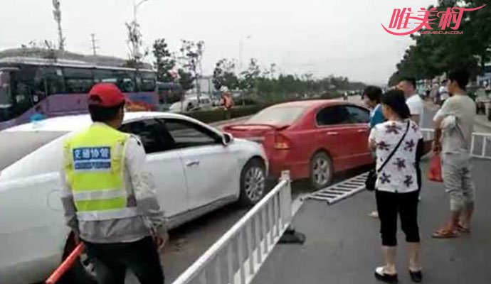郑州豪车猛撞本田