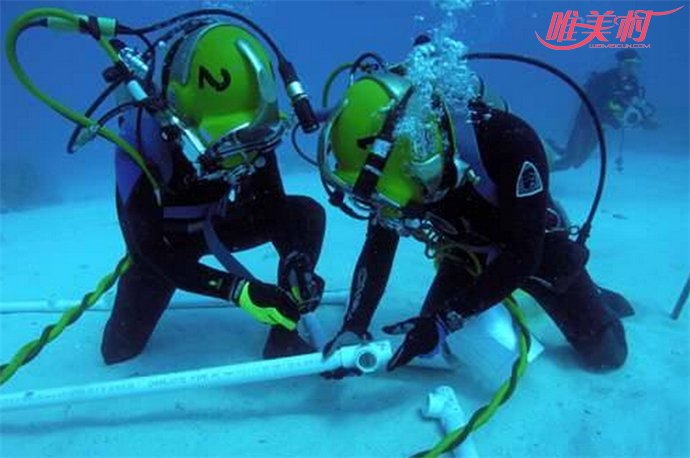 航天员在海底训练