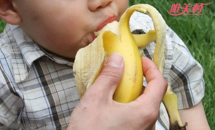 5岁女孩吃香蕉噎死