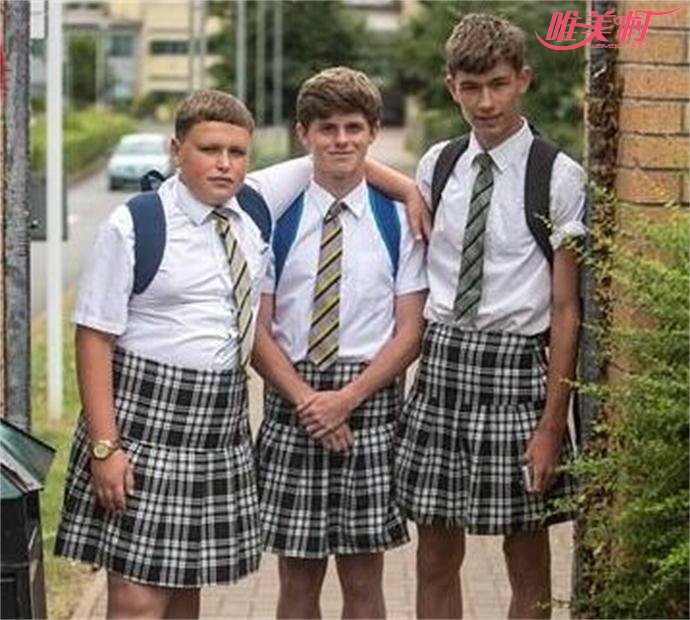 英男生穿裙子上学