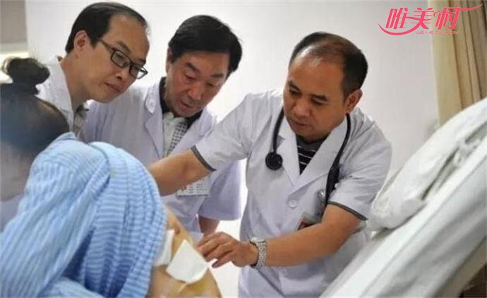 郑州女子遭报复被刺66刀后紧急送医救治