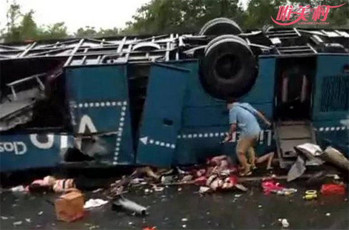 广州大巴高速翻车已致19死