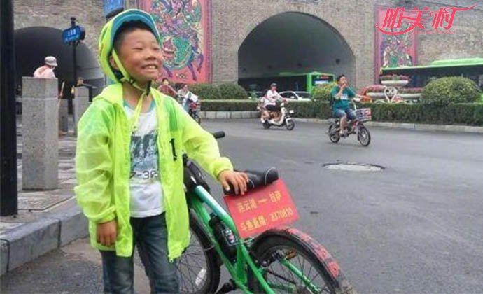 连云港8岁男孩骑行去拉萨