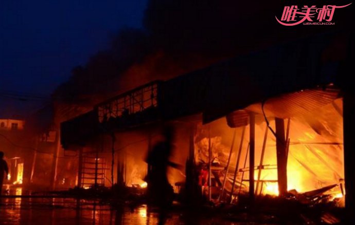 老挝商贸城发生严重火灾