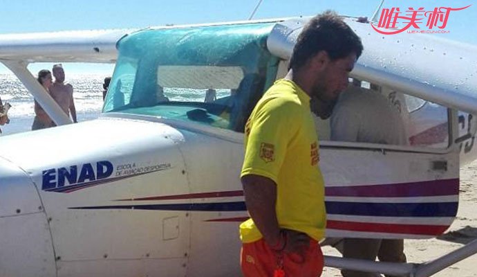 飞机迫降海滩致两人遇难