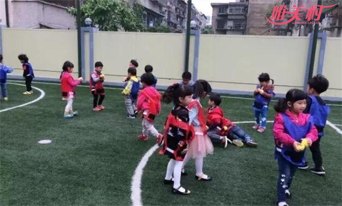 足球场被小孩占用
