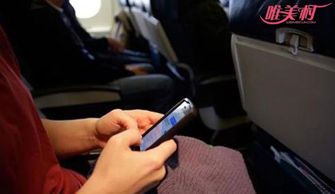 旅客飞机上玩手机