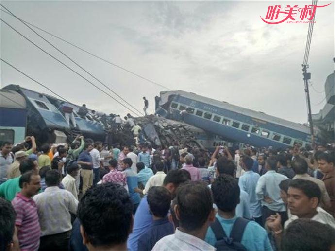 印度北方邦火车脱轨