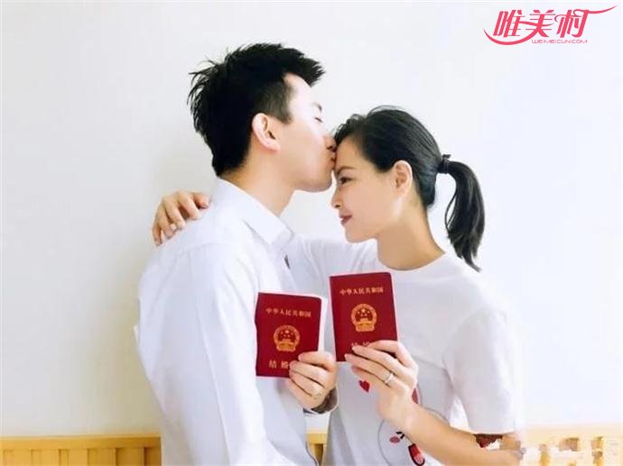 吴敏霞和张效诚领证结婚