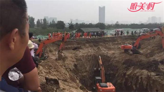 陕西男童掉入50米深井请来挖掘机救援