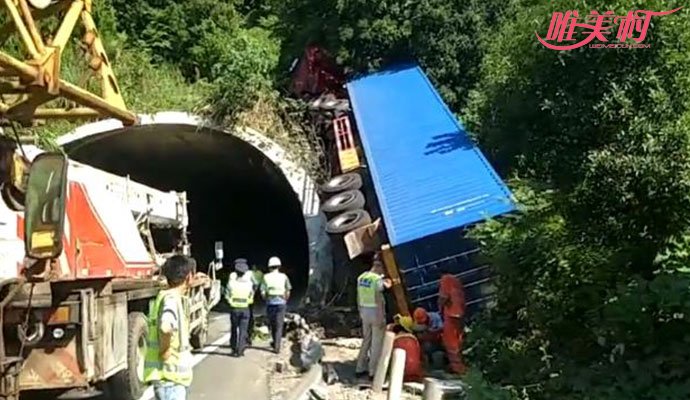 浙江大货车撞上隧道