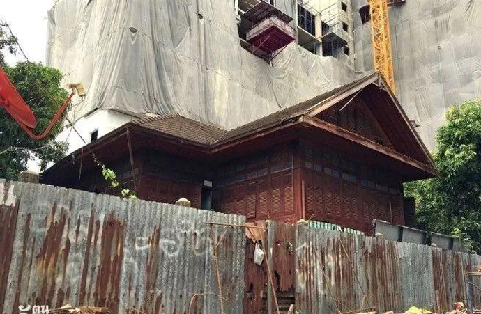 泰国钉子户的小木屋