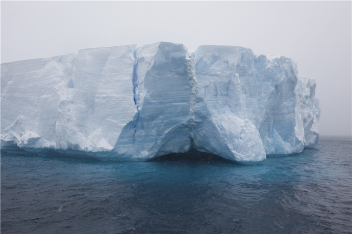 南极冰川再度大崩裂