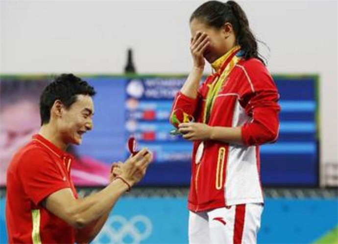 中国奥运冠军何姿生女