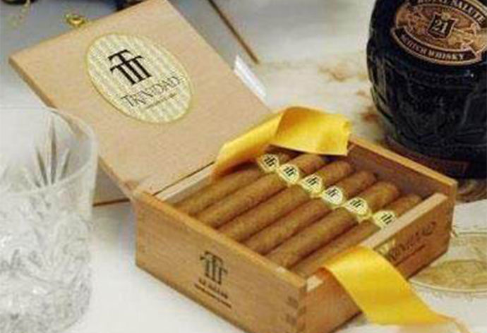 香烟古巴千里达木盒雪茄