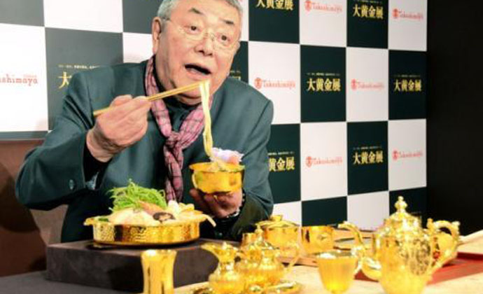 日本展出奢华黄金饭桌