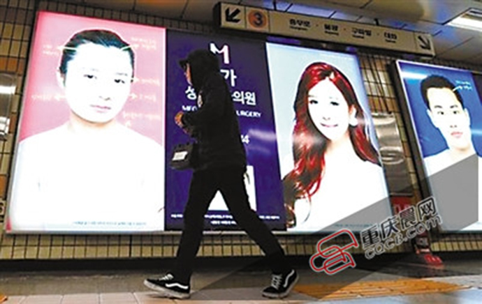 韩国首尔街头整形广告泛滥。五旬中国女子赴韩整容脑死亡，或成植物人
