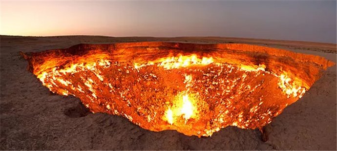 土库曼斯坦达瓦札地狱之门燃烧46年