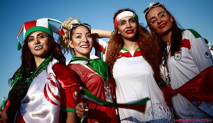 伊朗允许女性进场看球