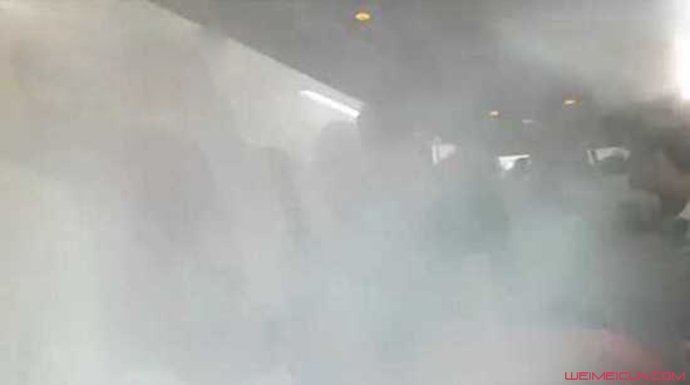 机舱内雾气笼罩