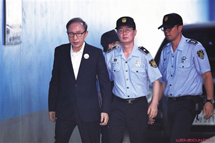 李明博被判15年