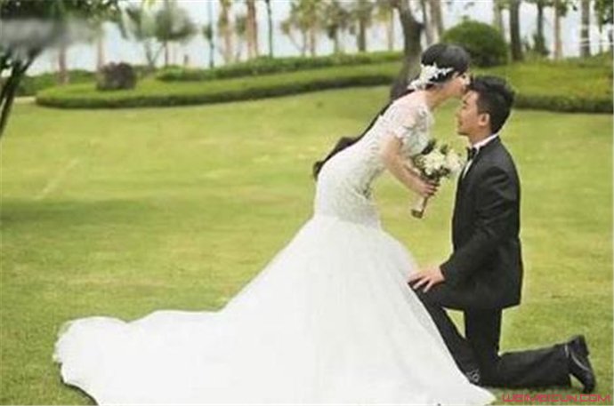 王二妮和老公李飞结婚