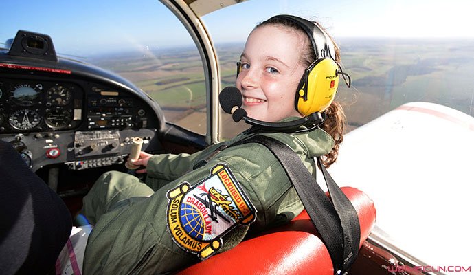 14岁女生成飞行员