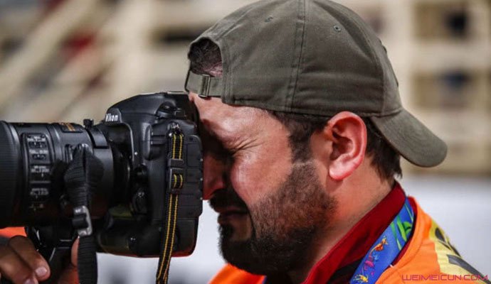 伊拉克摄影师流泪