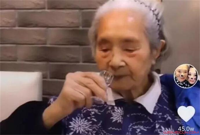 98岁奶奶成网红原因曝光