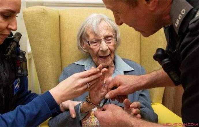 104岁老人的愿望是被逮捕详情