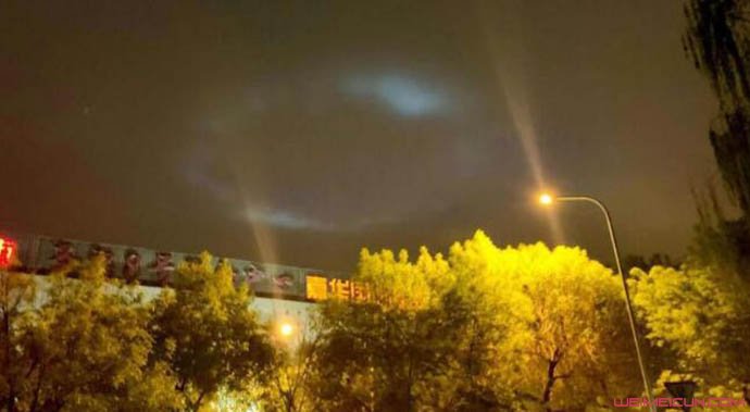 北京夜空现神秘光圈