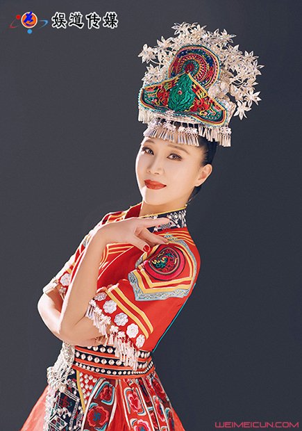 中国原生态舞蹈家夏冰