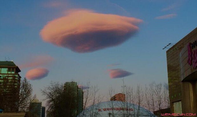 北京天空现云UFO
