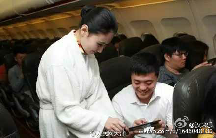 天津航空睡衣空姐现身客舱，尽显家庭温暖关