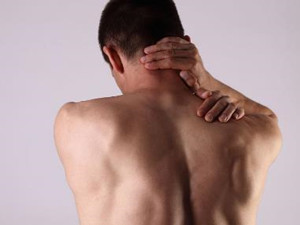 后背疼痛是什么原因 后背酸痛怎么缓解