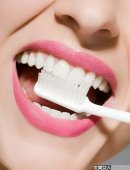 五种简单的方法让牙齿更洁白