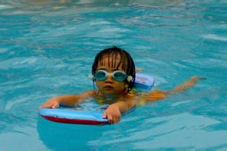 初学者怎样学游泳更安全