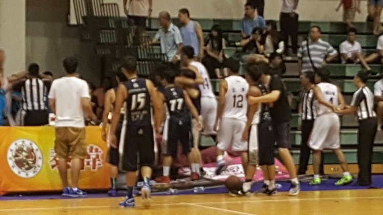 两岸篮球赛起冲突 北大球员打台湾球员