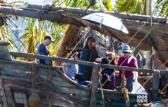 《加勒比海盗5》再曝片场照