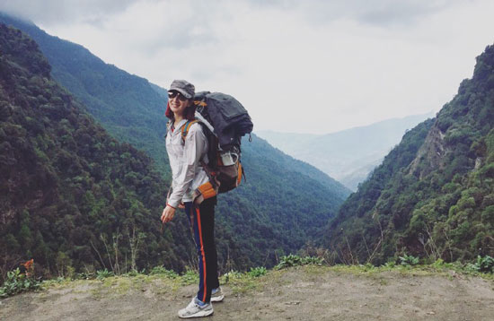陈赫前妻变背包客 晒登尼泊尔群山照片
